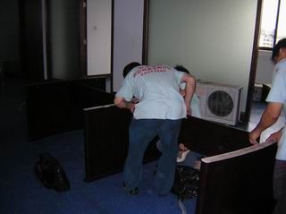 产品名称：义乌搬家家具拆装
产品型号：搬家家具拆装,家具拆装,专业拆装家具,拆装办公家具,拆装衣柜,搬家公司家具拆装
产品规格：承接拆装老板桌,会议桌,挂柜,床,梳妆台,写字台,电视机柜,隔断,卧室柜和衣柜,低柜,餐桌,红木,家具等.