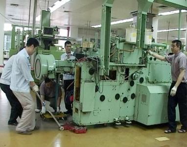 产品名称：义乌重型机械搬迁
产品型号：义乌搬家,重型机械搬迁,义乌搬家公司电话
产品规格：公司备有叉车,专用拖车等多种起重设备和专业工具,多次承揽大型企业设备的搬迁,公司承诺,守信誉,竭诚为您提供安全、周到的优质服务.搬迁于各种机械设备,各式锅炉,超大笨重物品,展览展品,各种印刷设备,精密仪器,掏集装箱,空调设备,变电设备.